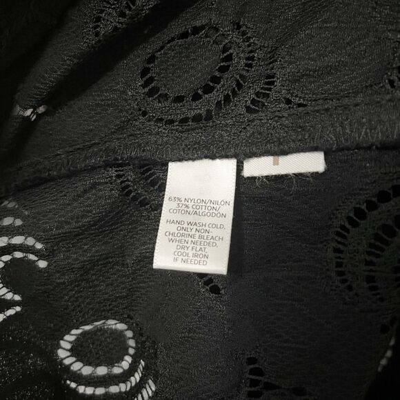 🟢Ann Taylor LOFT Black Floral Lace Short Sleeve Shirt Size XSP - Picture 5 of 5